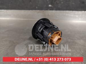 Nissan Pulsar Start/Stop schakelaar O416015 foto 2