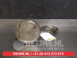 Gebruikte Zuiger Suzuki Grand Vitara II (JT) 2.4 16V Prijs € 50,00 Margeregeling aangeboden door V.Deijne Jap.Auto-onderdelen BV