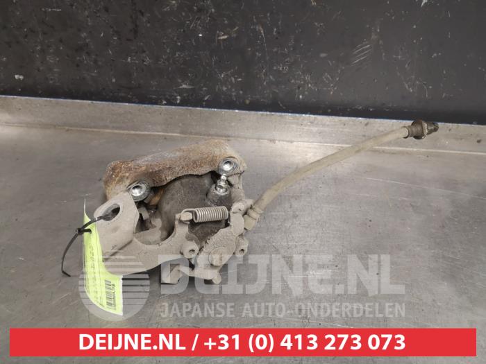 Toyota Verso-S Remklauw (Tang) rechts-achter O417936