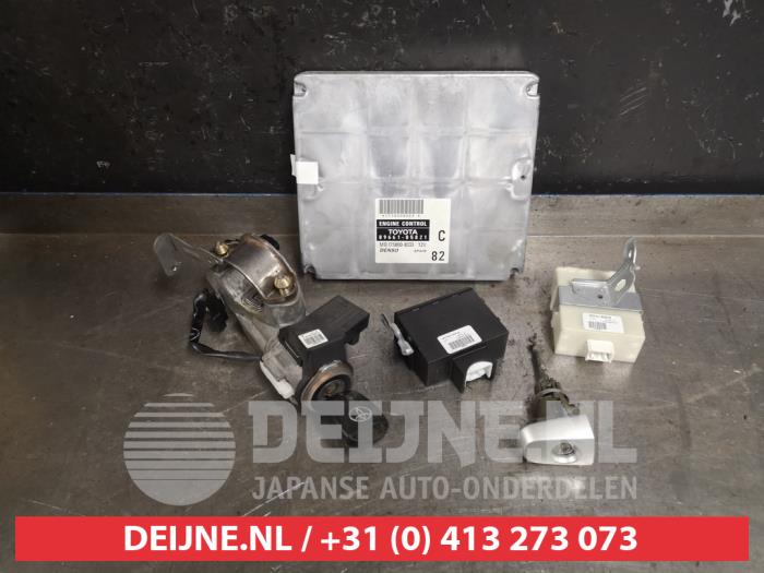 Toyota Avensis Steuergerät Motormanagement O418333