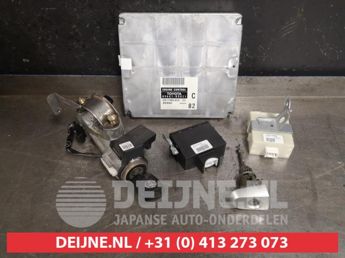Toyota Avensis Kontaktslot+Sleutel O418335