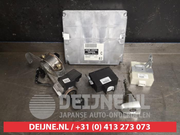 Toyota Avensis Slotenset Cilinder (compleet) O418336