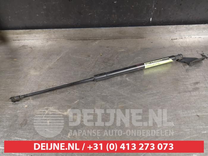 Nissan Qashqai Gasdemper links-achter O419274