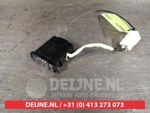 Gebruikte Stuurhoek sensor Mazda MX-5 (NC18/1A) 2.0i 16V Prijs € 50,00 Margeregeling aangeboden door V.Deijne Jap.Auto-onderdelen BV