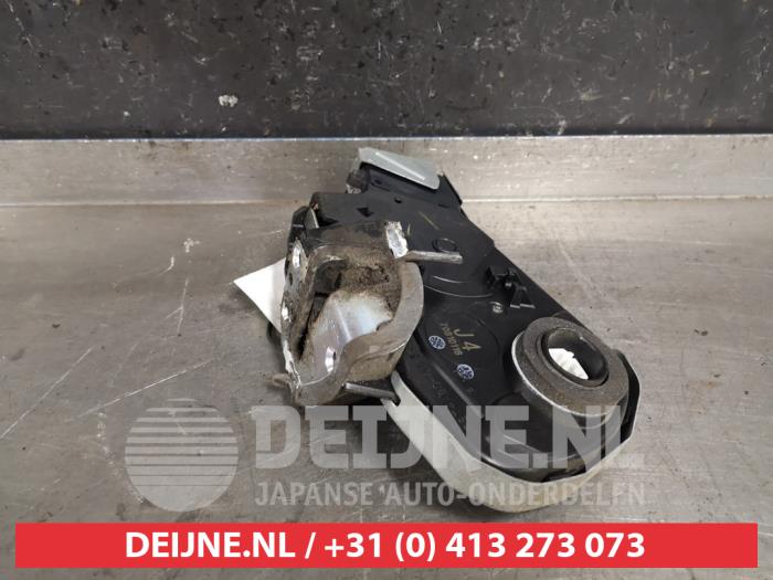 Toyota Rav-4 Tailgate lock mechanism O420131