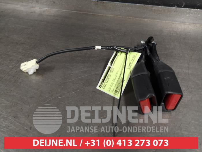 Suzuki Baleno Rear seatbelt buckle, right O420142