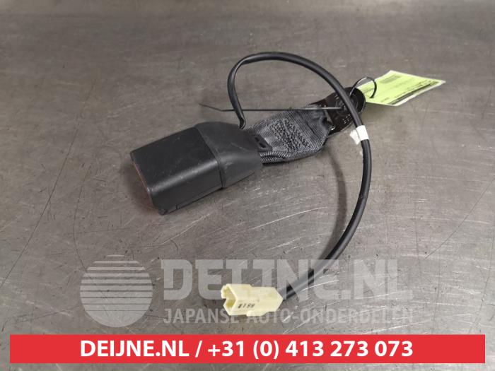 Suzuki Baleno Rear seatbelt buckle, left O420143