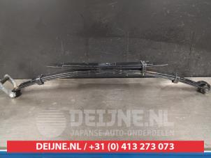 Gebruikte Bladveer achter Toyota Hilux V/VI 2.4 D4D-F 16V 4x4 Prijs € 75,00 Margeregeling aangeboden door V.Deijne Jap.Auto-onderdelen BV