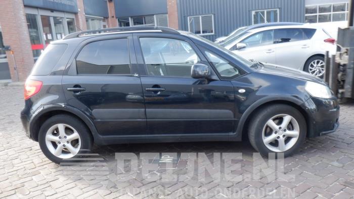 Suzuki SX-4 Tür 4-türig rechts vorne O420921