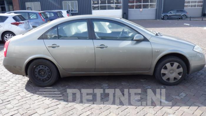 Nissan Primera Tür 4-türig rechts vorne O421037