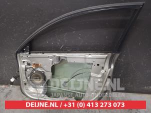 Nissan Primera Front door 4-door, right O421037 photo 3