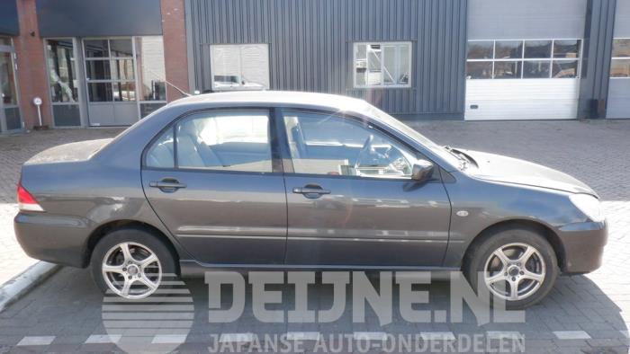 Mitsubishi Lancer Portier 4Deurs rechts-achter O421223