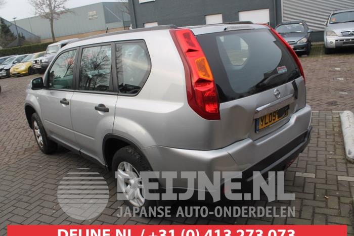 Nissan X-Trail Rear window O421541