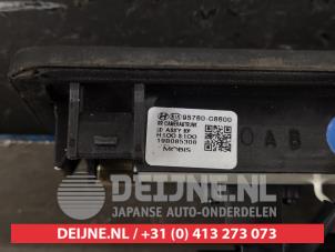 Hyundai I20 Schakelaar achterklep O421738 foto 3