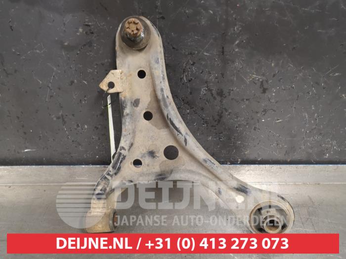 Toyota IQ Draagarm onder links-voor O422647