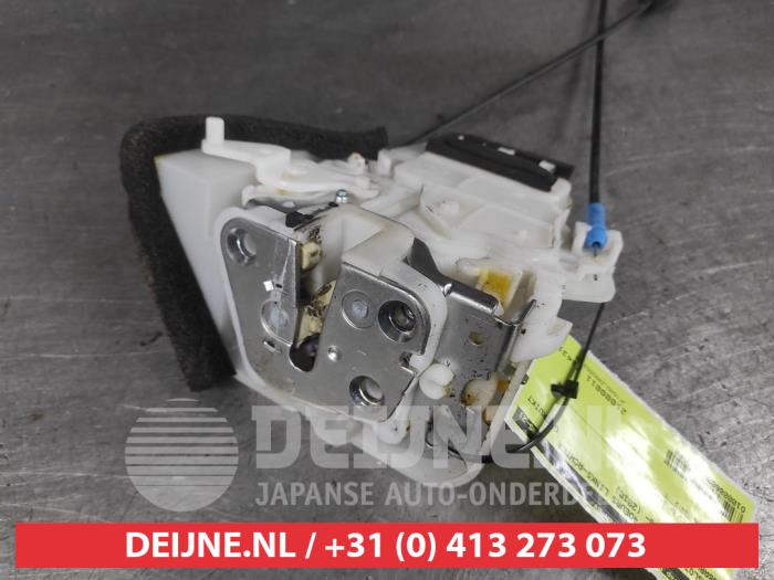 Subaru Impreza Deurslot Mechaniek 4Deurs links-achter O423800