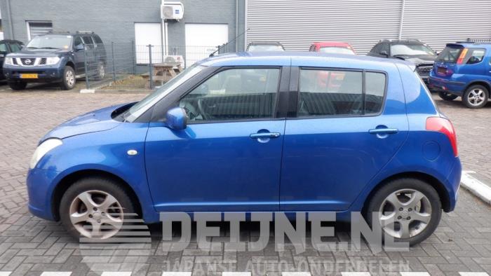Suzuki Swift Portier 4Deurs links-voor O423856