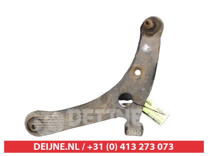 Mitsubishi Colt Draagarm onder links-voor O425402