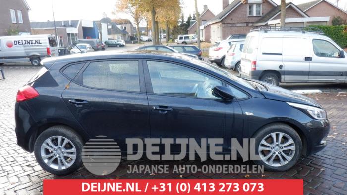 Kia Ceed Extra Ruit 4Deurs rechts-achter O425443