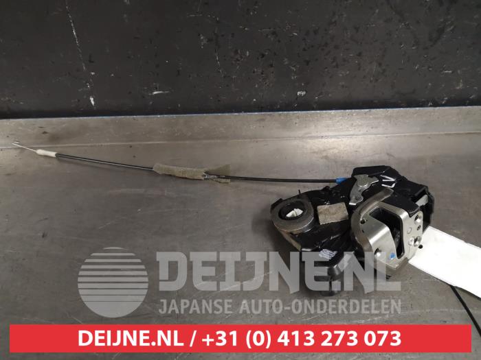 Toyota Corolla Verso Deurslot Mechaniek 4Deurs links-voor O425713