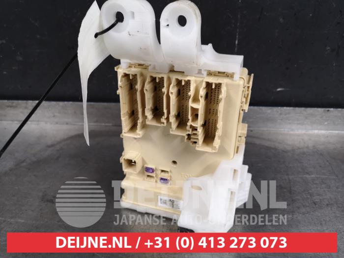 Toyota Auris Fuse box O426074