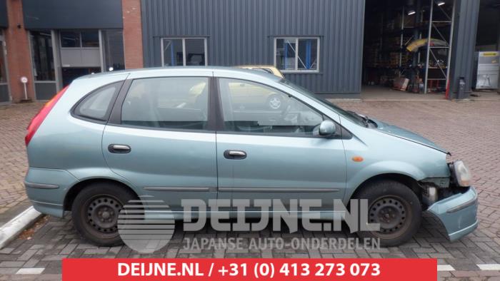 Nissan Almera Tino Scherm rechts-voor O426177