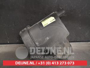 Gebruikte Luchtfilterhuis Toyota Yaris II (P9) 1.0 12V VVT-i Prijs € 50,00 Margeregeling aangeboden door V.Deijne Jap.Auto-onderdelen BV