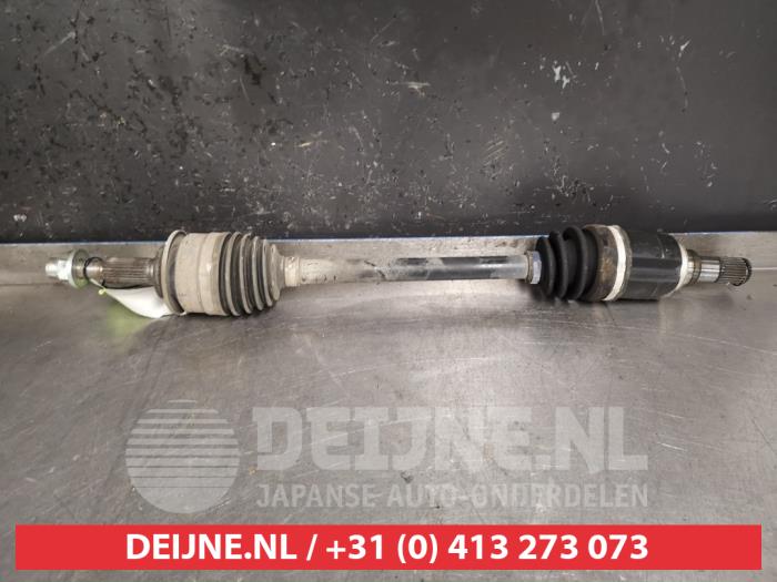Suzuki Swift Aandrijfas links-voor O427717