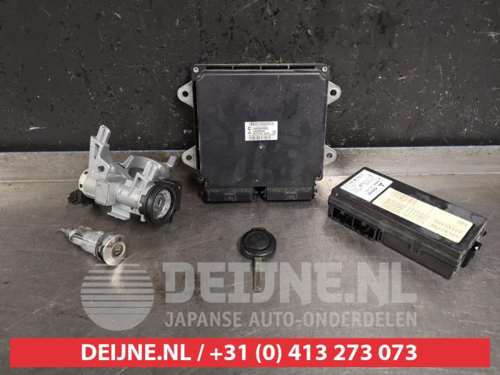 Mitsubishi Colt Slotenset Cilinder (compleet) O427821