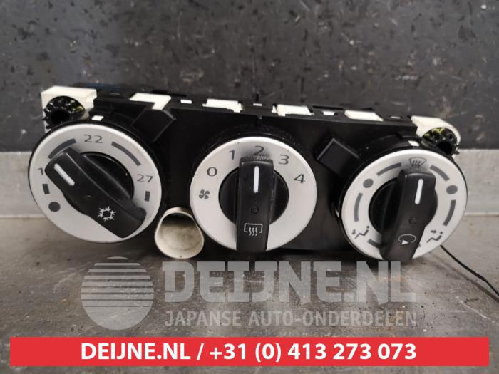 Mitsubishi Colt Kachel Bedieningspaneel O427822