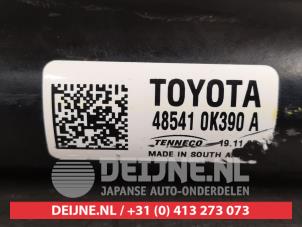 Toyota Hilux Schokdemper links-achter O428034 foto 3