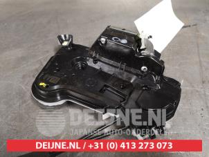 Toyota Corolla Door lock mechanism 4-door, front left O428040 photo 2