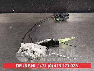 Suzuki Alto Front door lock mechanism 4-door, right O428203 photo 2