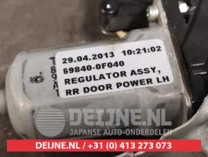 Toyota Verso Ruitmechaniek 4Deurs links-achter O428346 foto 3