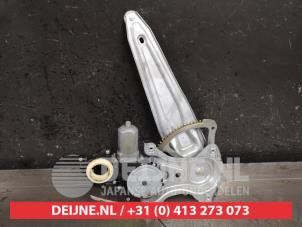Toyota Verso Ruitmechaniek 4Deurs links-achter O428346 foto 2