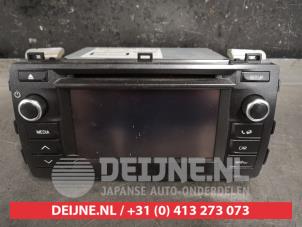 Gebruikte Radio Toyota Auris (E18) 1.4 D-4D-F 16V Prijs € 150,00 Margeregeling aangeboden door V.Deijne Jap.Auto-onderdelen BV