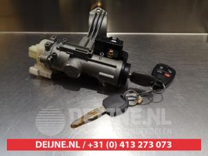 Kia Cerato Kontaktslot+Sleutel O335327 foto 2