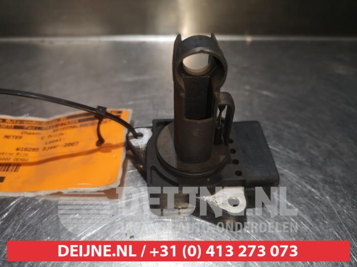 Gebruikte Luchthoeveelheidsmeter Toyota Avensis Wagon (T25/B1E) 2.0 16V D-4D-F Prijs € 30,00 Margeregeling aangeboden door V.Deijne Jap.Auto-onderdelen BV