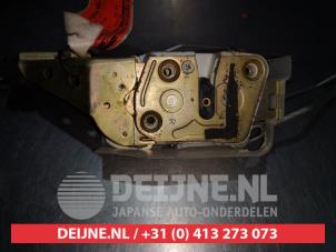 Mazda 323F Türschlossmechanik 4-türig rechts vorne O280640 foto 3