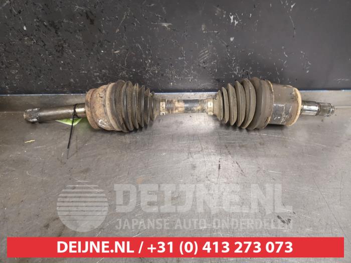 Gebruikte Aandrijfas links-voor Hyundai Terracan 2.9 CRDi 16V Prijs € 75,00 Margeregeling aangeboden door V.Deijne Jap.Auto-onderdelen BV