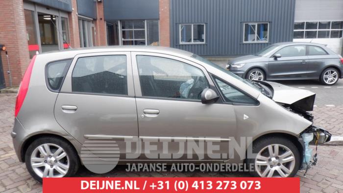 Mitsubishi Colt Extra Ruit 4Deurs rechts-achter O431219