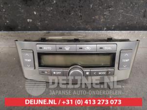 Gebruikte Kachel Bedieningspaneel Toyota Avensis Wagon (T25/B1E) 2.0 16V VVT-i D4 Prijs € 35,00 Margeregeling aangeboden door V.Deijne Jap.Auto-onderdelen BV
