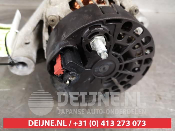 Dynamo van een Suzuki SX4 S-Cross (JY) 1.6 16V DDiS 2015