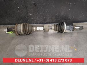 Gebruikte Aandrijfas links-voor Suzuki SX4 S-Cross (JY) 1.6 16V DDiS Prijs € 75,00 Margeregeling aangeboden door V.Deijne Jap.Auto-onderdelen BV