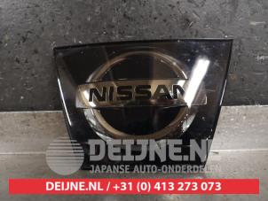 Gebruikte Embleem Nissan Micra (K14) 1.0 IG-T 100 Prijs € 40,00 Margeregeling aangeboden door V.Deijne Jap.Auto-onderdelen BV