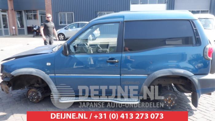 Nissan Terrano Türscheibe 2-türig links O433964