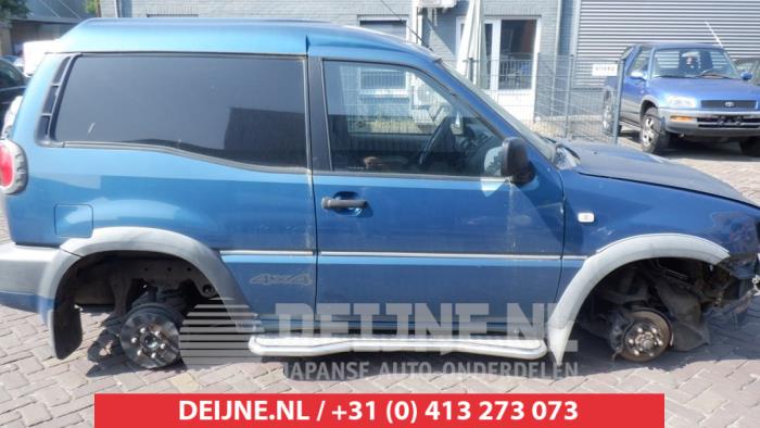 Nissan Terrano Tür 2-türig rechts O433974