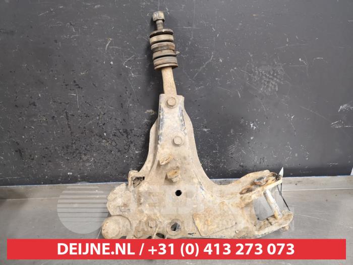 Nissan Terrano Querlenker unten rechts vorne O434369