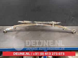 Gebruikte Bladveer achter Toyota Hilux V/VI 2.4 D4D-F 16V 4x4 Prijs € 75,00 Margeregeling aangeboden door V.Deijne Jap.Auto-onderdelen BV