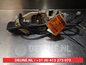 Mazda 323F Deurslot Mechaniek 4Deurs links-voor O279363 foto 2